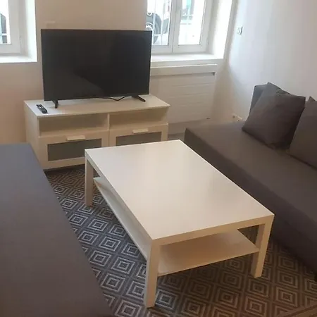Appartement F2 A St Raphael ,2 Minutes A Pied De La Plage.