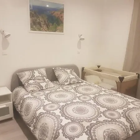 Appartement F2 A St Raphael ,2 Minutes A Pied De La Plage. *