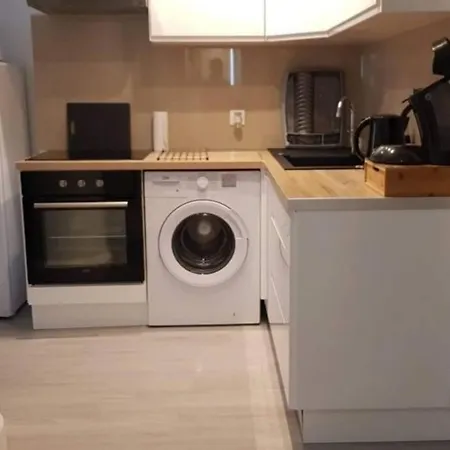 Appartement F2 A St Raphael ,2 Minutes A Pied De La Plage.