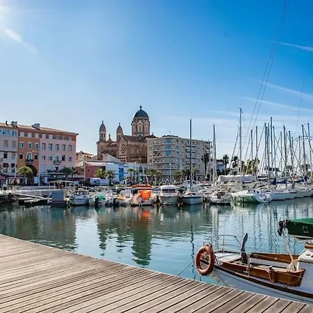 F2 A St Raphael ,2 Minutes A Pied De La Plage. Daire
